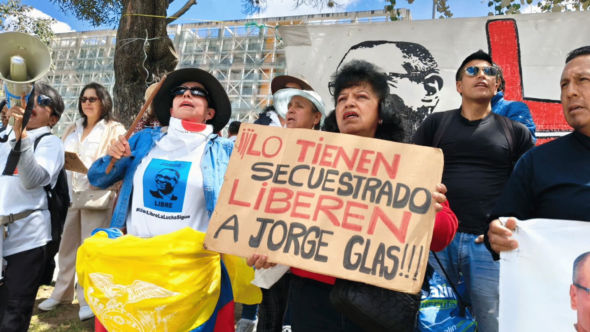 “Te queremos libre y vivo” Simpatizantes de Jorge Glas exigen su liberación tras acüsaciones de tortüras en prïsión del Ecuador