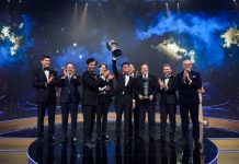 Lando Norris recibe oficialmente el trofeo de campeón del mundo de F1 en la gala FIA Awards