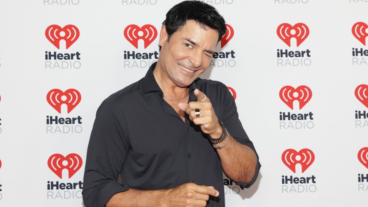 Chayanne cambia el escenario por una habitación clínica: visitó a fan con cáncęr y conmueve en redes (+ Detalles)