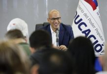 Ministerio de Educación regulará tareas escolares para disminuir el impacto en las familias: será acompañada por un plan de trabajo y formación docente