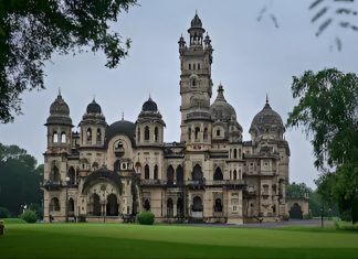 La casa más grande del mundo: tiene 170 habitaciones y vive una familia de cuatro personas en 2,8 millones de metros cuadrados (+ Fotos)