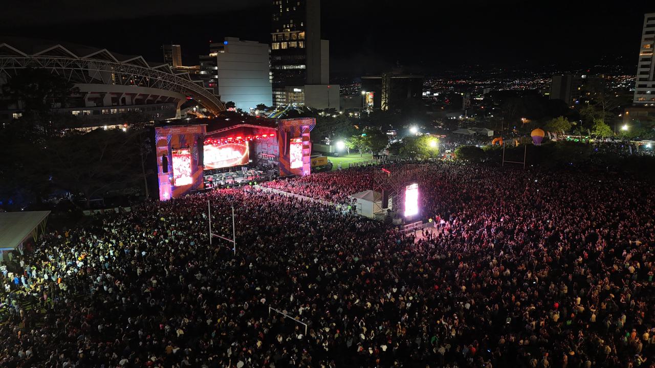 La Sabana en Costa Rica se convirtió en un mar de gente durante el concierto gratuito de Gilberto Santa Rosa (+ Fotos)