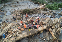 Equipos de rêscate mantienen la búsqueda de más de 650 personas desaparecidas en Indonesia por las inündaciønes