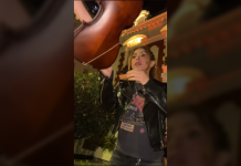 Niña venezolana cautivó a Shakira con su violín durante un encuentro en una plaza de Argentina (+ Video)