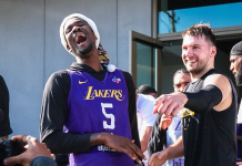¡Santa llegó a los Lakers antes de navidad! Luka Doncić regaló bicicletas eléctricas a todo el equipo (+ Video)