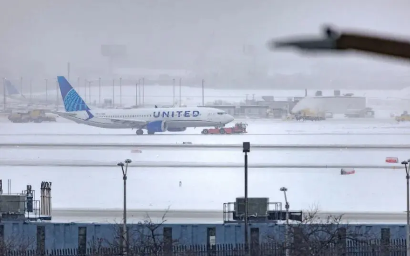 Más de 1.700 vuelos cancelados en Nueva York y Nueva Jersey por tormËnta de nieve (+ Detalles)