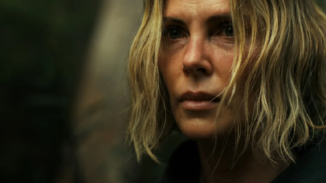 Charlize Theron regresa a la acción extrema en Apex, la película que promete adrenalina y supęrvivencia en plena jungla australiana