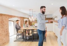 “¿Me puedo quedar en tu casa?”: cómo funciona el sistema de intercambio para viajar por el mundo sin pagar alojamiento