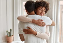 Amar a alguien es aceptar su desorden y sus imperfecciones, y aun así, querer quedarte a su lado