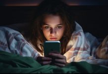 Pantallas vs. descanso: el 40% de los adolescentes sÜfre de mal sueño por el uso excesivo de dispositivos móviles