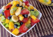 Tradición que transforma cualquier reunión en un momento especial con sabores frescos: Receta de ensalada de frutas con azúcar y limón, rápida y fácil