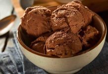 Helado keto de chocolate: la receta sin leche ni azúcar que sorprende por su cremosidad es furor en redes