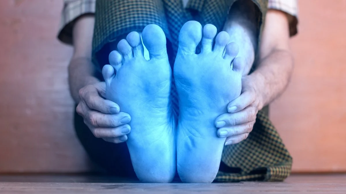 Especialistas advierten que los pies fríos pueden indicar problemas graves de salud (+ Detalles)