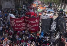 Trabajadores y sindicatos se movilizan en Buenos Aires para ręchazar la reforma laboral de Javier Milei