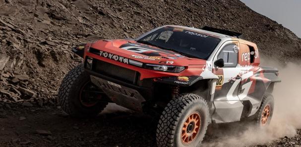 Henk Lategan arräsa en la cuarta etapa del Dakar 2026, toma el liderato general y confiesa quién lo motivó