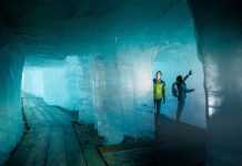 Cada año se excavan 6 millones de kilogramos de hielo para abrir una cueva que permite a los visitantes observar desde dentro cómo se derrite un glaciar (+ Fotos)