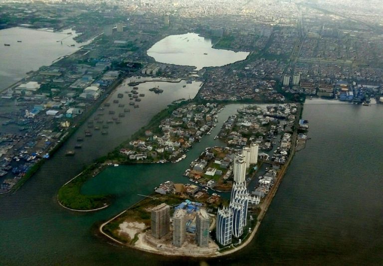 Yakarta bajo el agua: El hundimientø de la ciudad más poblada del mundo amênaza a 42 millones de personas (+ Detalles)