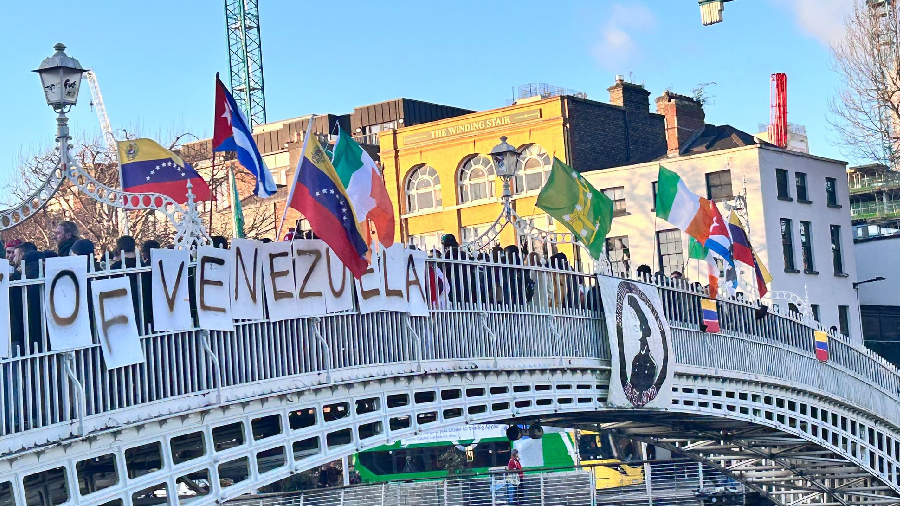 Mundo en vilo: Prøtestäs masivas eställän en las principales capitales tras bømbärdeø a Venezuela (+ Fotos)