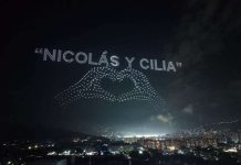 Caracas reafirma su lealtad: Luces de libertad iluminan el cielo de Fuerte Tiuna (+ Fotos)