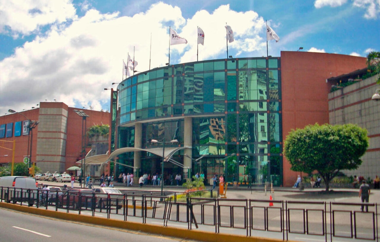 Cines y centros comerciales retoman actividades: abrieron sus puertas este lunes con horario especial (+ Detalles)