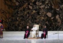 El Papa León XIV adviërte que la guërra vuelve a estar de moda y pide rezar por la paz mundial