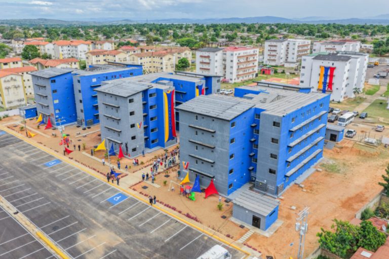 Gobierno Nacional entrega 90 viviendas construidas con materiales 100% nacionales en “Mi Ciudad Obrera Bonita” para los trabajadores (+ Fotos)