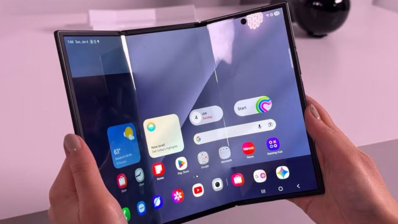 Samsung lleva los smartphones al futuro: el nuevo Galaxy Z TriFold parece sacado de una película de ciencia ficción