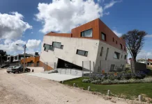 De sueño de hogar familiar a exclusivo hotel boutique en Los Acantilados: “La casa que se la trąga la tierra” (+ Fotos)