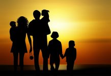 Ser el “mälo” por defenderte vale más que encajar en la familia de tu pareja: descubre la razón