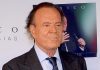 Víctïmas que dênuncïaron a Julio Iglesias por trâta y agrêsión sêxüĀl siguen trabajando para el cantante