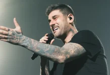 Melendi revela que en su infancia era un niñø intrõvertido que prefería jugar solo antes de encontrar su pasión por la música