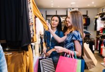 Mujeres sienten menos ëstrés cuando se regalan una prenda nueva: estudios revelan que son más felices y proporciona un alivio emocional inmediato