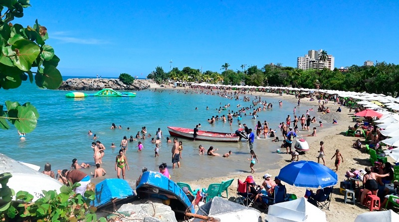 Balnearios y playas de La Guaira reciben gran afluencia de temporadistas por el inicio del año 2026