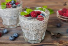 Pudding de chía cargado de sabor y muy nutritivo: puede servir como postre o desayuno contundente con 5 ingredientes