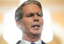 Estados Unidos evalúa flexibilizar nuevas sänciones a Venezuela mientras revisa su política financiera y petrolera