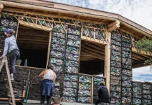 Departamento de Lavalle aprobó la construcción de viviendas con un nuevo sistema de materiales reciclados en Argentina (+ Fotos)