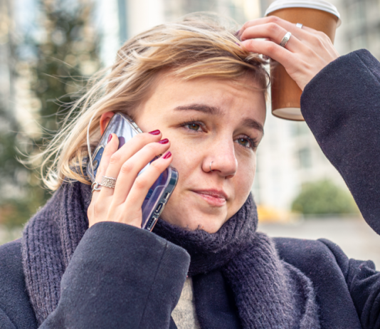 Generación Z ha sucumbido a la telefobïa: 23% de los jóvenes nunca atiende las llamadas telefónicas y el mïedo es preocupante para su futuro en el mercado laboral