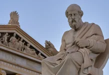 Por qué Platón afirmaba que la pobręza no nace de tener menos, sino de desear cada vez más