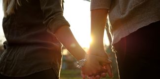 Matrimonios lavanda: acuerdos mutuos, afectos no eróticøs y beneficios compartidos que elige la Generación Z