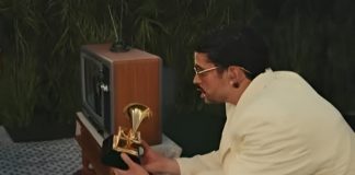 Momento épico que protagonizó Bad Bunny al entregar su Grammy a un niñø en el Super Bowl: No fue Liam “conejo”, el infante que fue detênïdo por ICE
