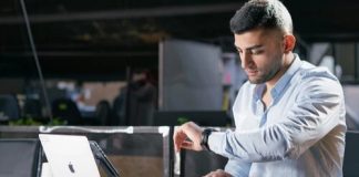 Generación Z reconoce haberse convertido en un dôlor de cabeza para las empresas: 95% de los jóvenes reconoce salir del trabajo antes que termine la jornada