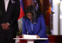Presidenta (E) Delcy Rodríguez recibe Ley de Amnistía: «Es un símbolo de esperanza y reencuentro nacional»