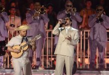 Bad Bunny detiene su show en Brasil para rendir tributo a Willie Colón y unir generaciones de la música latina