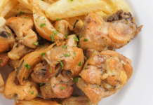El pollo al ajillo más sabroso se hace con 2 patatas, una hoja de laurel y un puñado de champiñones: así lo aseguró chef profesional