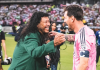 Un encuentro muy especial: René Higuita hizo el «escørpión» ante Messi en la previa al partido entre Inter Miami y Atlético Nacional (+ Video)