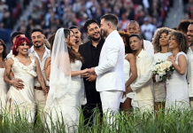 Aseguran que la pareja se casó legalmente durante el show del medio tiempo del Super Bowl de Bad Bunny (+ Detalles)