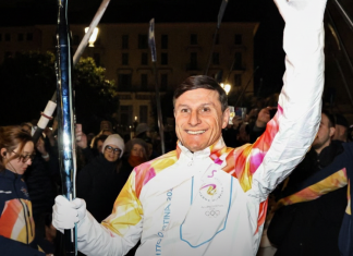 Javier Zanetti fue el encargado de llevar la Antorcha Olímpica por la ciudad de Milán (+ Video)