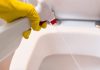 Por qué recomiendan rociar agua oxigenada en el inodoro y cuáles son los beneficios según especialistas en limpieza del hogar