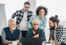 Cómo convivirán en el trabajo del futuro las cinco generaciones: Los Baby Boomers, Gen X, Millennials, Gen Z y Gen Alfa cambios ante una füerza laboral más diversa