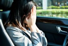 Cuando conducir provoca ansiędad: por qué los jóvenes evitan estacionar cerca de su destino